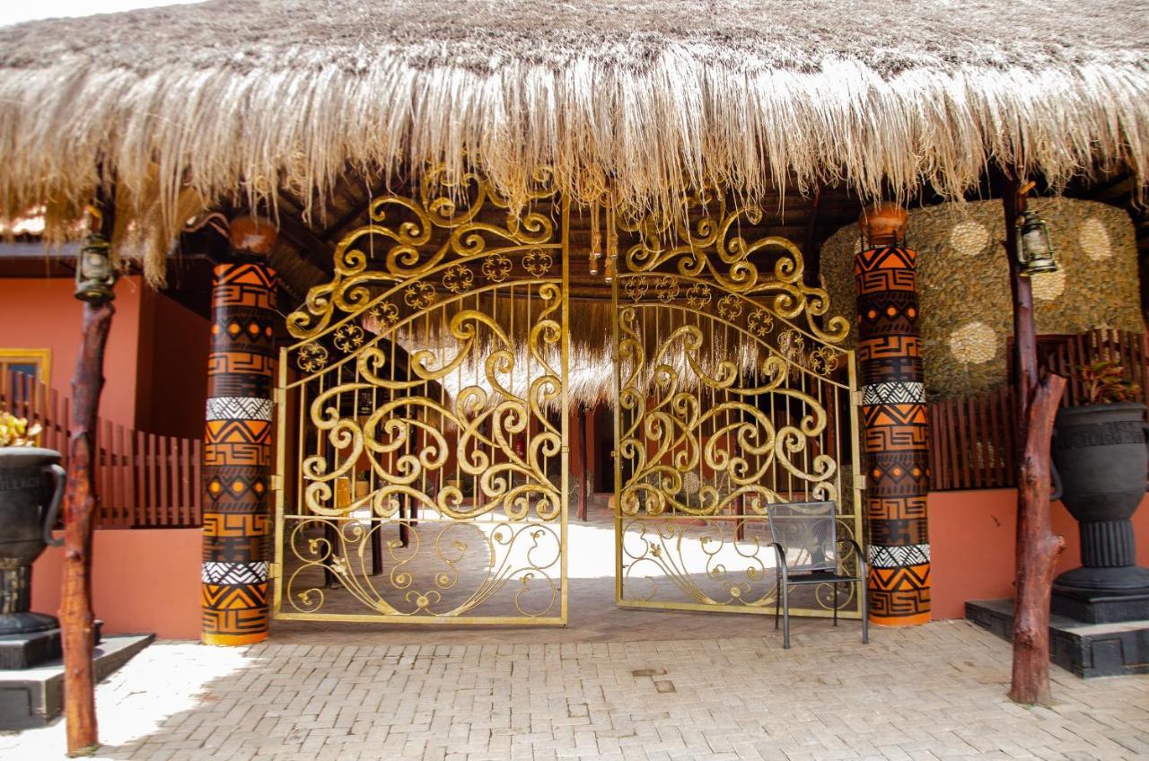 Ike'S Cultural Village Kumasi Luaran gambar