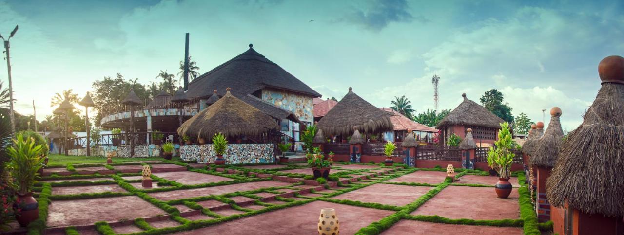 Ike'S Cultural Village Kumasi Luaran gambar